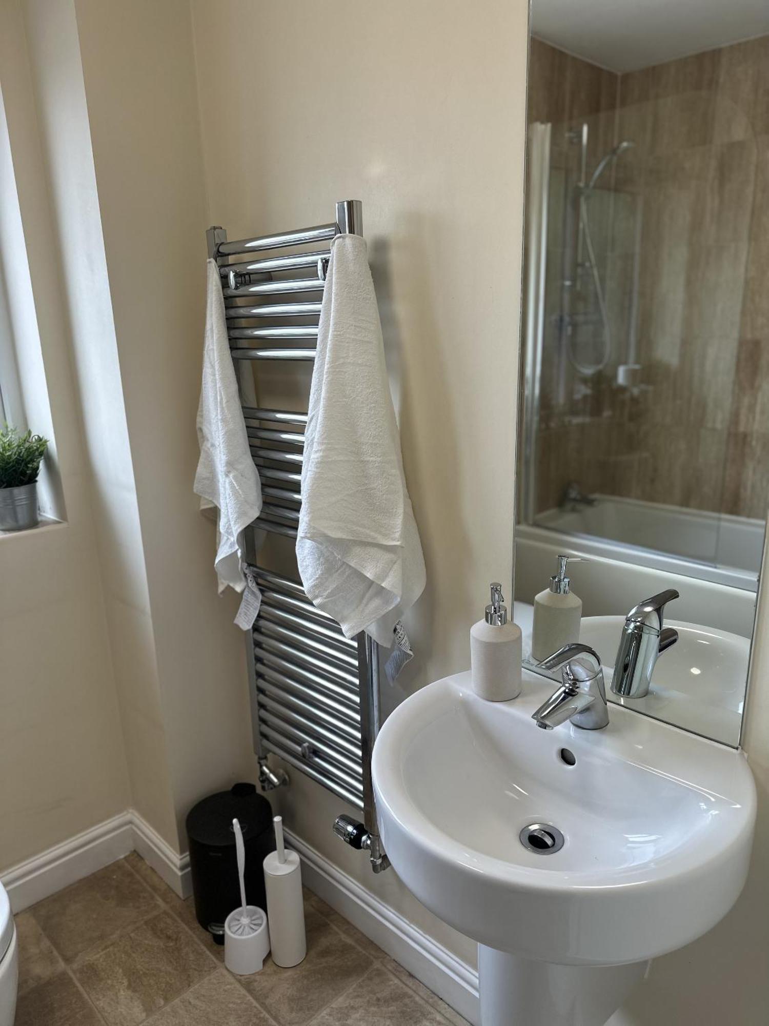 2 Bdr City Centre Apartment With Parking Cardiff Kültér fotó